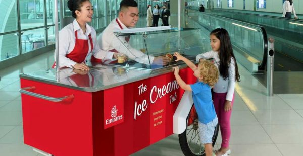 Tout au long d l été, Emirates sert gratuitement des glaces à l’ensemble de ses clients à l’aéroport international de Dub