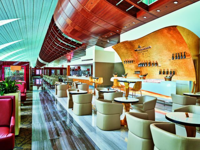 air-journal-emirates-salon-dubai-business-class-lounge-espace-champagne