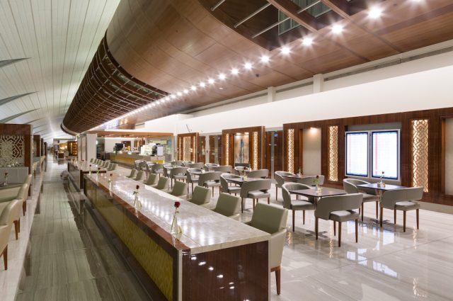 air-journal-emirates-salon-dubai-business-class-lounge-restaurant-buffet