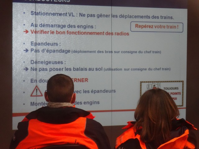 air-journal-engins-maintenance-deneigement-aeroport-adp-neige-hiver3