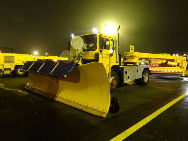 air-journal-engins-maintenance-deneigement-aeroport-adp-neige-hiver6