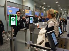 Grâce à une technologie biométrique développée par SITA pour l’enregistrement, les passagers en provenance de l’aéroport