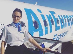 
La compagnie espagnole Air Europa Express lance une campagne pour recruter de nouveaux copilotes de Boeing 737-800.
Les personnes