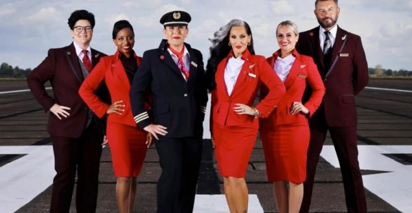 
Virgin Atlantic a annoncé qu elle abandonnait sa politique sur les uniformes genrés, autorisant désormais au personnel de cabi