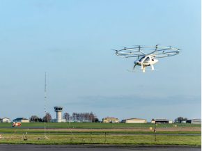 
Au vertiport expérimental de Pontoise, le Groupe ADP (Aéroports de Paris) poursuit des vols d essai d aéronefs électriques à