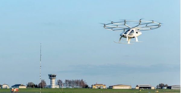 
Au vertiport expérimental de Pontoise, le Groupe ADP (Aéroports de Paris) poursuit des vols d essai d aéronefs électriques à
