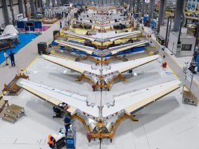 
Après onze jours de grève illimitée, le conflit social chez Airbus en Espagne pourrait connaître une issue. La direction de l