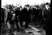 Histoire de l’aviation – 14 octobre 1909. Vers 15 heures le président de la république française, Armand Fallières, et son