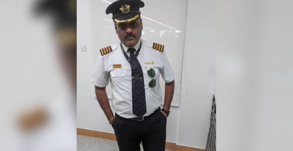 La police indienne a arrêté, mardi, à l aéroport international de Delhi un homme qui s était déguisé en commandant de bord 