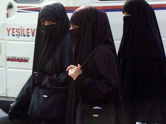 Fait divers : un Indonésien positif Covid-19 se fait passer pour sa femme pour prendre l'avion 1 Air Journal Fait divers : un Indonésien positif Covid-19 se fait passer pour sa femme pour prendre l'avion 1 Air Journal