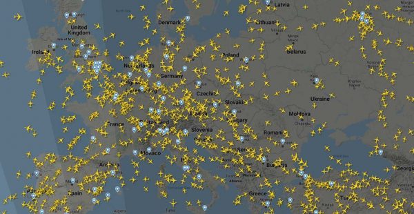 
Flightradar24 est un service en ligne qui permet de suivre en temps réel le mouvement des avions dans le monde entier. Son fonct