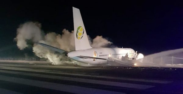 Hier, à l aéroport de Georgetown, la capitale du Guyana, un Boeing 757-200 de la compagnie jamaïcaine Fly Jamaica Airways 