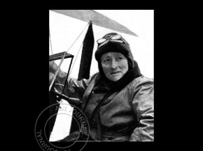 
Histoire de l’aviation – 22 mars 1937. La   Flying Duchess », surnom de la duchesse de Bedford, Mary du Caurroy, n’est