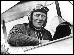 
Histoire de l’aviation – 25 janvier 1930. Le 20 décembre 1929, Francis Chichester prenait son envol du Royaume-Uni, décol