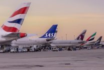 
Le trafic aérien mondial a reculé en avril 2026, pour la première fois depuis la reprise post‑Covid, sous l’effet de la gu
