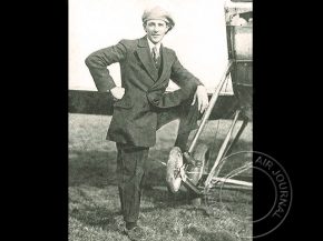 
Histoire de l’aviation – 24 octobre 1912. Pourtant encore inexpérimenté, n’ayant obtenu son brevet d’aviateur que quel