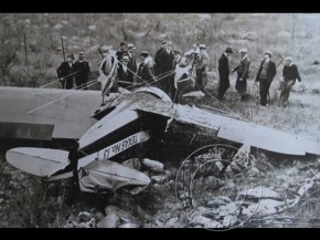 


Histoire de l’aviation – 7 avril 1932. L’  obus volant », surnom du célèbre aviateur de nationalité américaine F