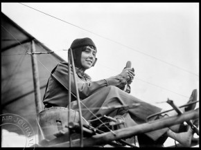 


Histoire de l’aviation – 2 septembre 1910. Hélène Dutrieu, aviatrice de nationalité belge née à Tournai, va marquer c