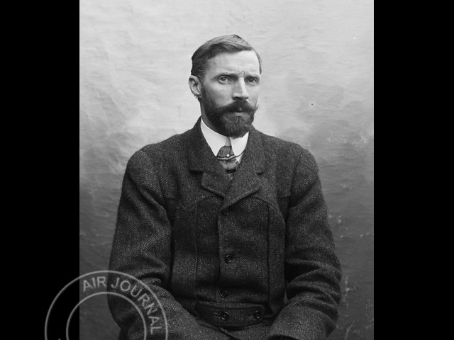 Le 3 novembre 1909 dans le ciel : Henri Farman, recordman du monde