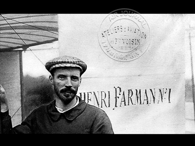 Le 17 avril 1910 dans le ciel : Farman réalise un vol avec un passager