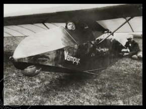 
Histoire de l’aviation – 20 août 1922. En ce dimanche 20 août 1922, c’est un jeune aviateur de nationalité allemande qu
