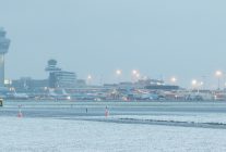 
Des dizaines de milliers de passagers sont confrontés ce week-end à d’importantes perturbations à l’aéroport Amsterdam-Sc