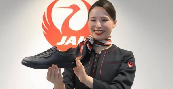 
La compagnie aérienne nationale Japan Airlines a officiellement autorisé son personnel de cabine et ses équipes d’escale au 