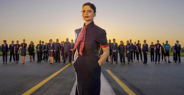 
British Airways a dévoilé hier les nouveaux uniformes pour l ensemble des personnels, en service à bord comme au sol.
La colle