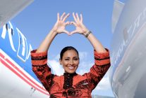 
Le 20 novembre 1998, la compagnie aérienne polynésienne Air Tahiti Nui achemine pour la première fois 186 passagers de Papeete