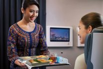 
Plus de 100 entrées, plats et desserts nouveaux ou revisités arrivent progressivement sur les vols de Singapore Airlines. La co