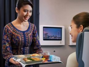 
Plus de 100 entrées, plats et desserts nouveaux ou revisités arrivent progressivement sur les vols de Singapore Airlines. La co