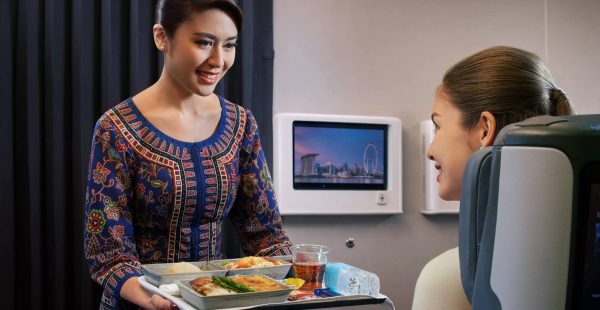 
Plus de 100 entrées, plats et desserts nouveaux ou revisités arrivent progressivement sur les vols de Singapore Airlines. La co