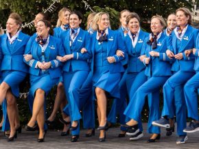 
La compagnie néerlandaise KLM et les trois syndicats représentant les hôtesses et stewards – VNC, FNV Cabine et De Unie – 