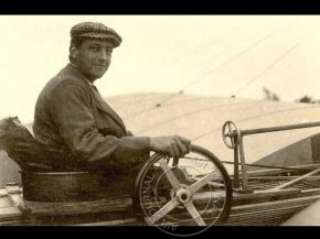 
Histoire de l’aviation – 23 novembre 1909. C’est un moyen de locomotion original pour l’époque qu’a choisi d’utili