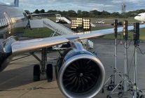 
Un A321 de la compagnie charter Titan airways avaient dû faire demi-tour alors que certaines des vitres étaient tombées, fondu