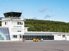 
ISAVIA, l autorité aéroportuaire islandaise, lance une campagne de promotion accompagnée de subventions pour attirer de nouvea