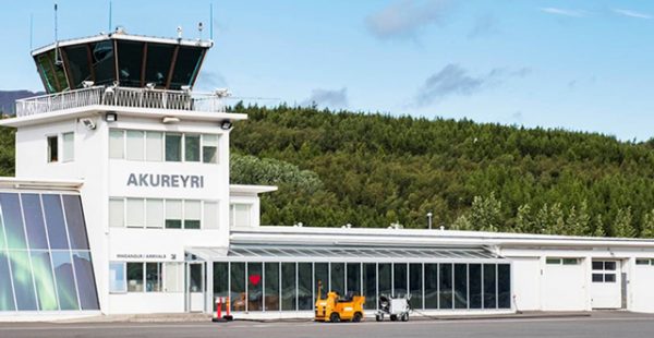 
ISAVIA, l autorité aéroportuaire islandaise, lance une campagne de promotion accompagnée de subventions pour attirer de nouvea