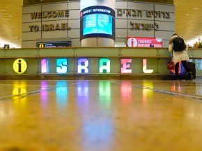 
Face à l afflux estival, l aéroport Ben Gourion de Tel-Aviv a annoncé l extension des services de restauration et des locaux c