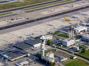 
Un aéroport international est une structure complexe qui regroupe de nombreux acteurs et infrastructures. On peut distinguer plu