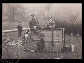 


Histoire de l’aviation – 12 février 1905. Pilotant le ballon connu sous le nom d’  Aéro-Club II », l’aéronaute