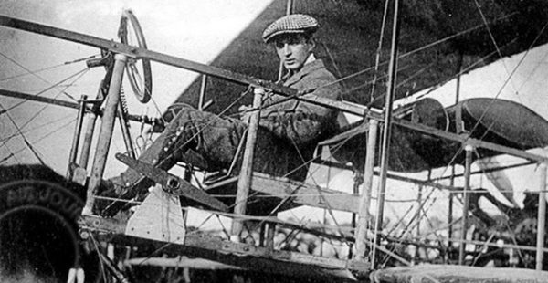 
Histoire de l’aviation – 3 décembre 1913. Le pilote franco-péruvien Juan Bielovucic est au cœur de l’actualité aérona