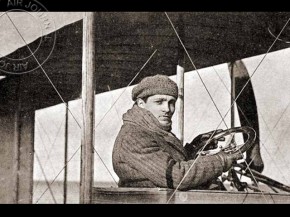 
Histoire de l’aviation – 26 mars 1912. C’est dans le ciel de la ville de Chartres que l’aviateur Frantz a décidé de t