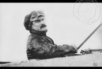 
Histoire de l’aviation – 13 janvier 1912. C’est dans le ciel de Pau que le pilote de nationalité française Jules Védrin