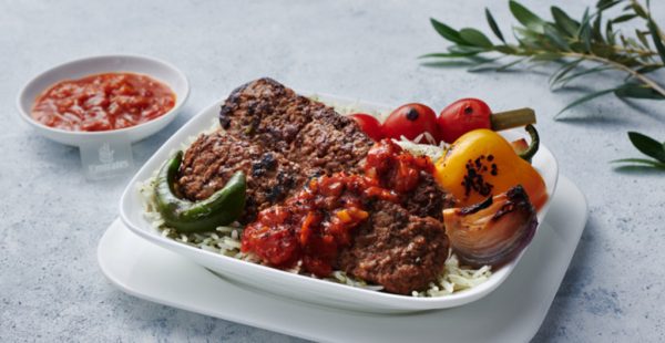 
Emirates a noté une augmentation de 40 % de la demande des clients pour des repas végétaliens. Pour répondre à cette demande
