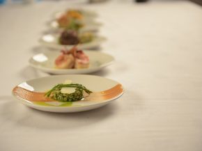 Kenya Airways&nbsp;a introduit un nouveau service de&nbsp;restauration&nbsp;sur l’ensemble de son réseau. Depuis le 1er août, 