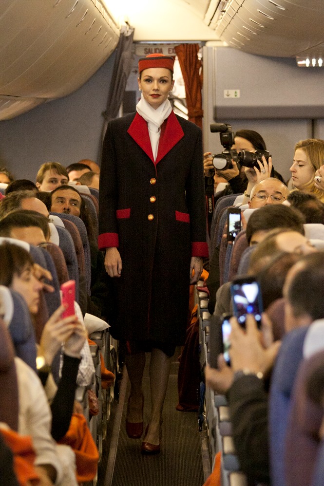 air-journal lan airlines mannequins 2