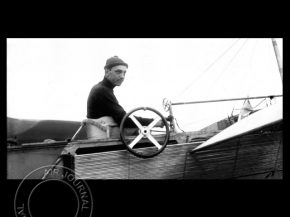 
Histoire de l’aviation – 14 août 1910. Alors qu’il a déjà couvert quelque 800 kilomètres en empruntant le chemin du c