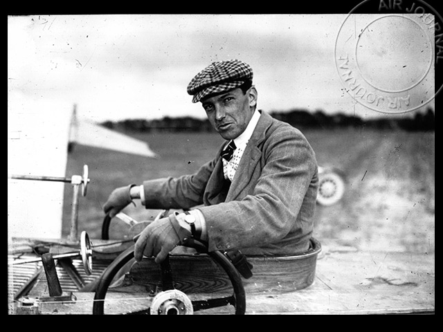 Le 1er juillet 1909 dans le ciel : La traversée de la Manche, le défi de Latham