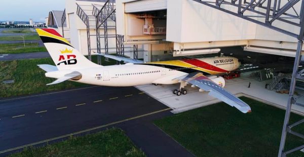 
Air Belgium a publié sur les réseaux sociaux les images de son premier A330-900 avec sa livrée finalisée au site d assemblage
