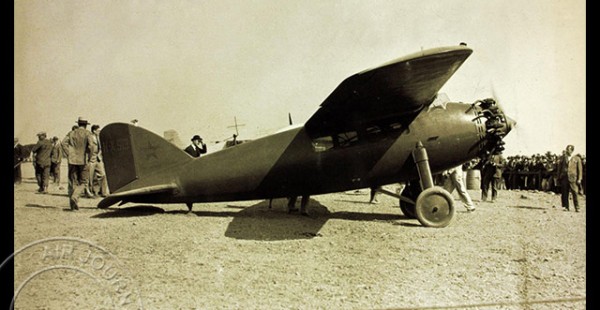 Histoire de l’aviation – 4 juillet 1927. Le constructeur aéronautique américain Lockheed va faire voler au-dessus de la vill
